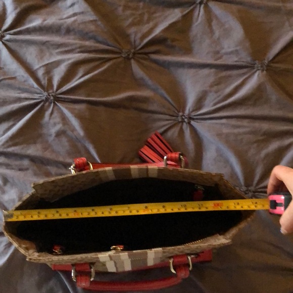 Coach purse. - Picture 6 of 8